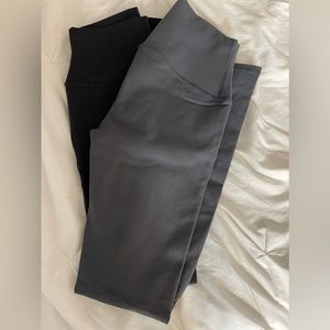 ALO YOGA LEGGINGS BLACK AND GREY